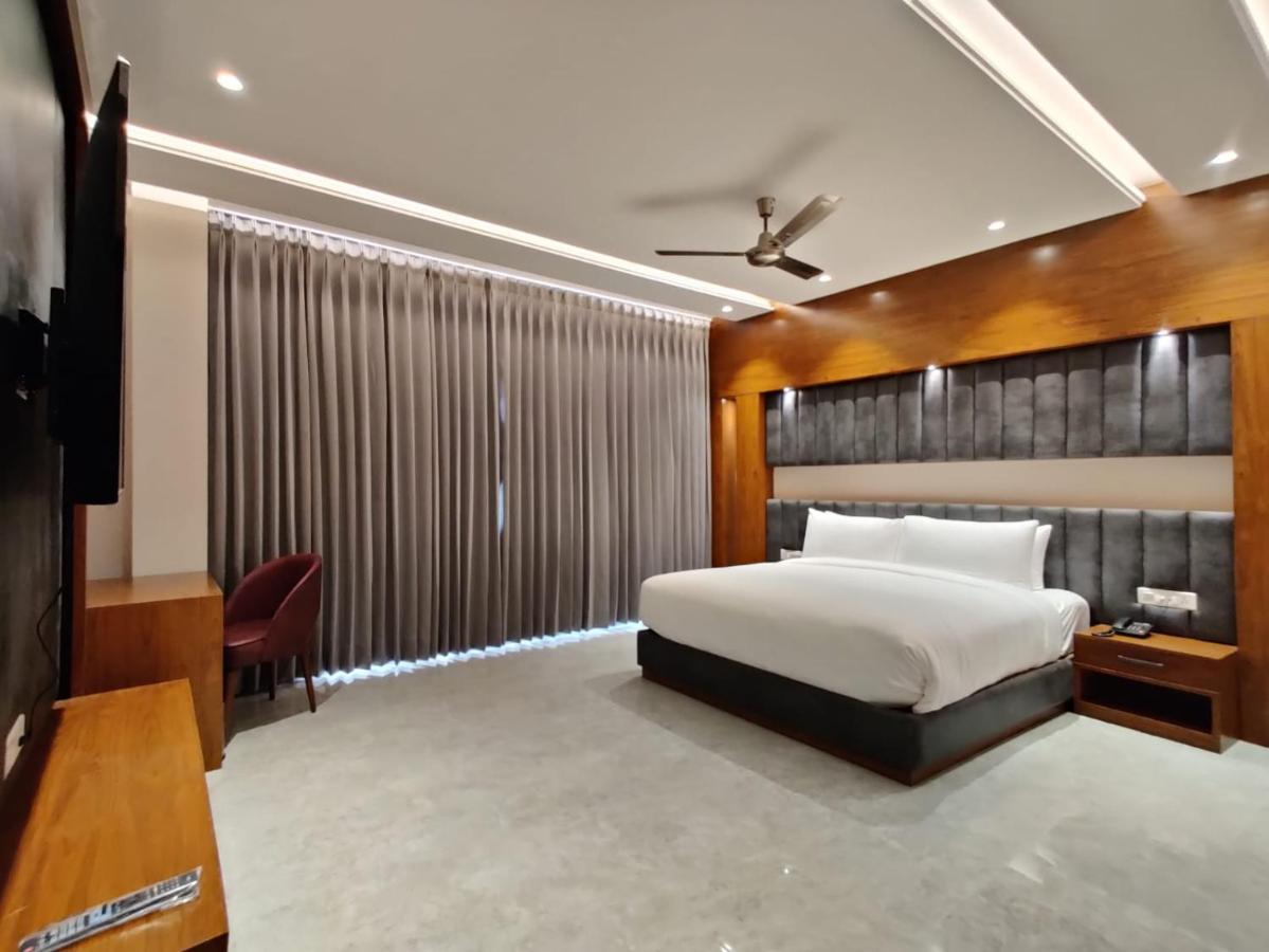 Una  Hotel Parth المظهر الخارجي الصورة