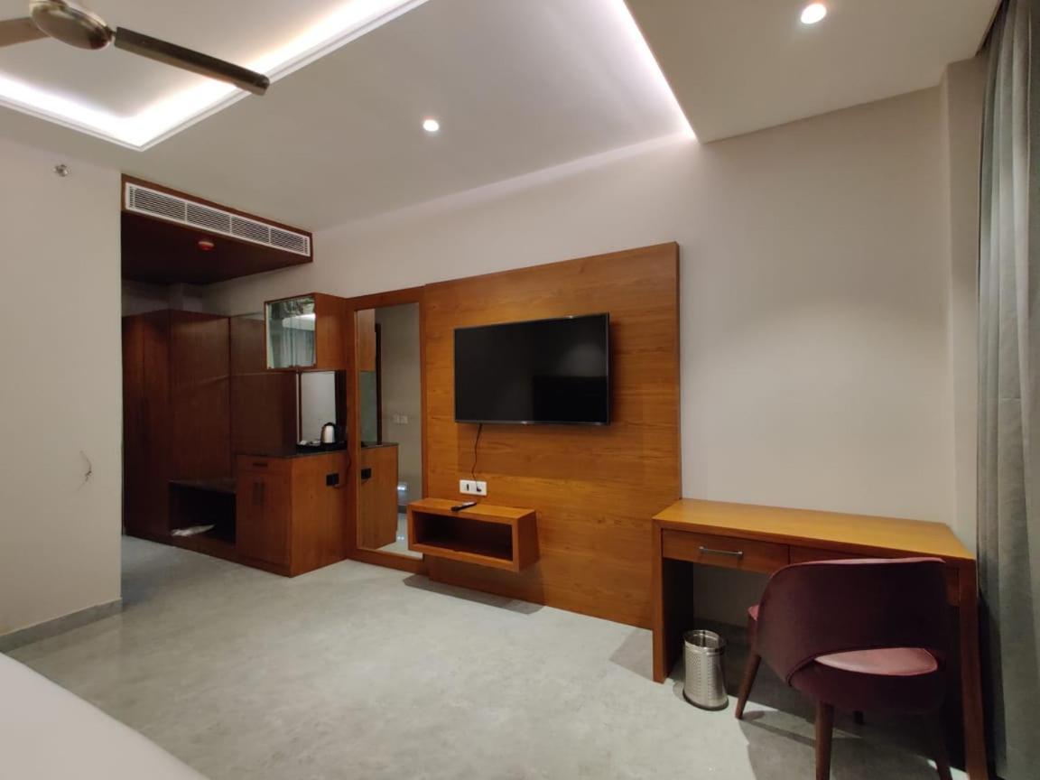 Una  Hotel Parth المظهر الخارجي الصورة