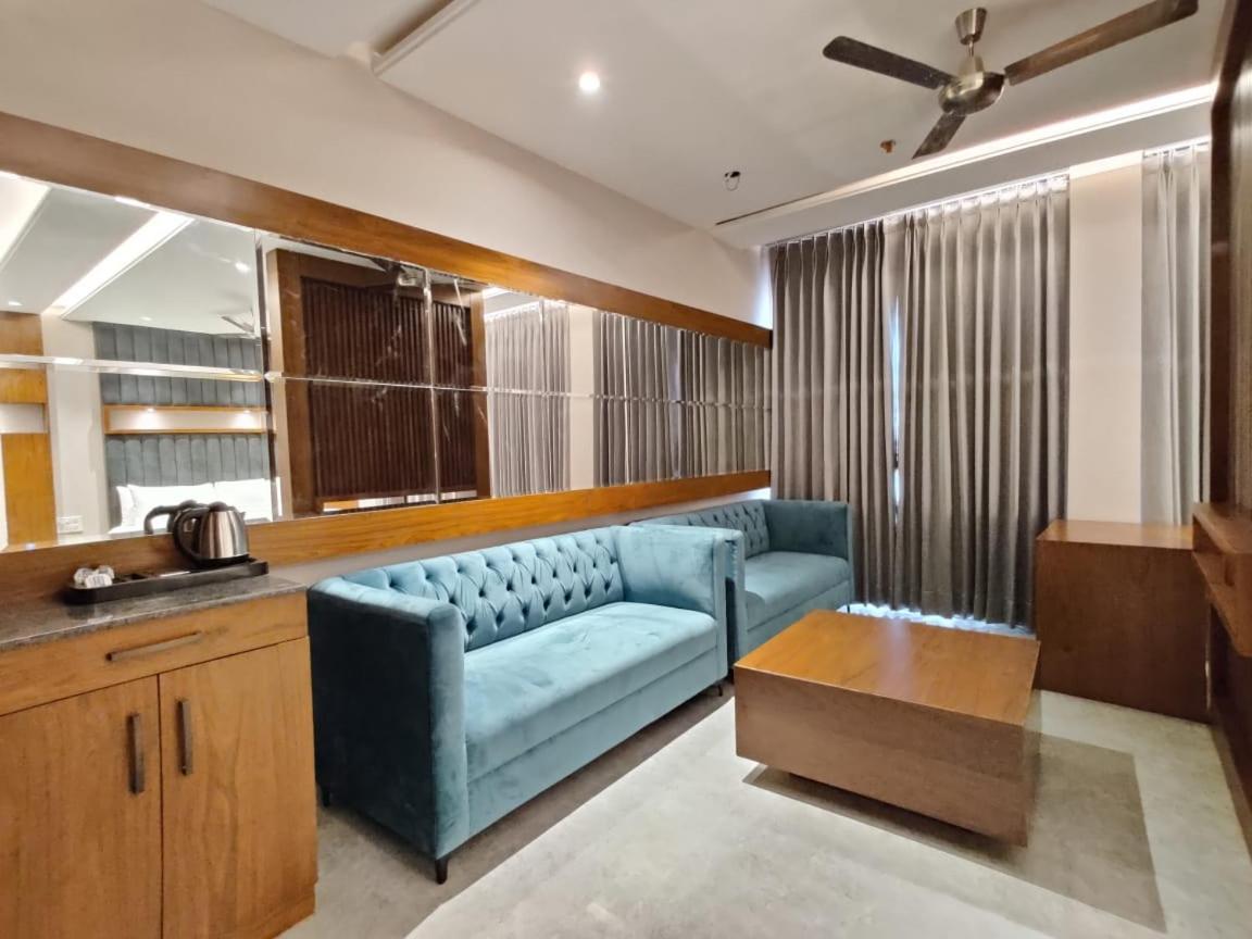 Una  Hotel Parth المظهر الخارجي الصورة